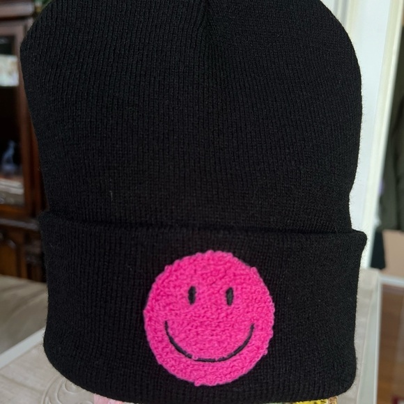 Cedarwood Threads Womens Warm Cozy Black Pink Smiley Face Winter Beanie Hat - Picture 5 of 14